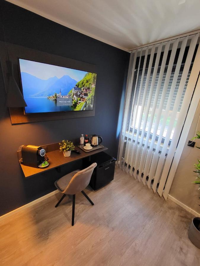 Liro Hotel โมเออร์ส ภายนอก รูปภาพ