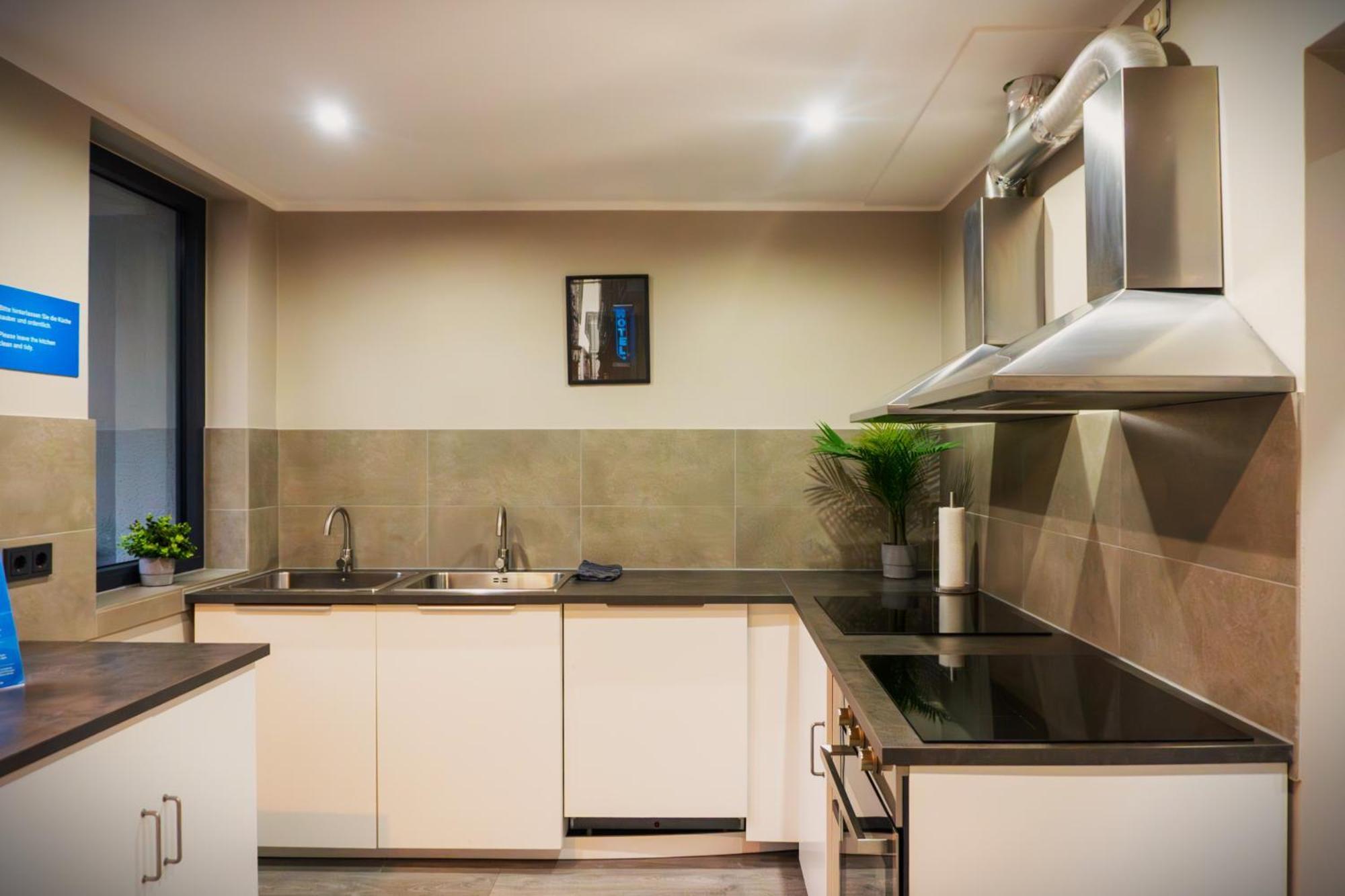 Liro Hotel โมเออร์ส ภายนอก รูปภาพ