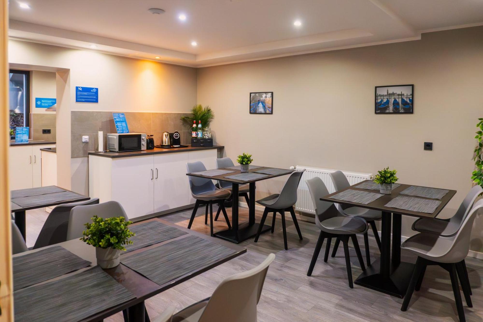 Liro Hotel โมเออร์ส ภายนอก รูปภาพ